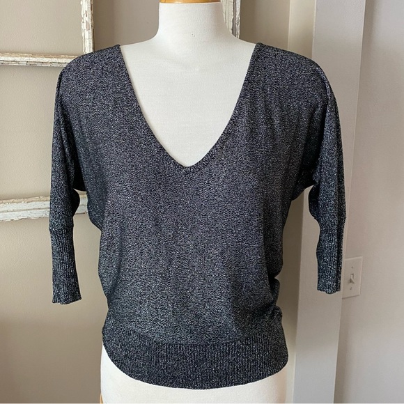 Metallic silver v neck sweater by mac & jac - Picture 1 of 6